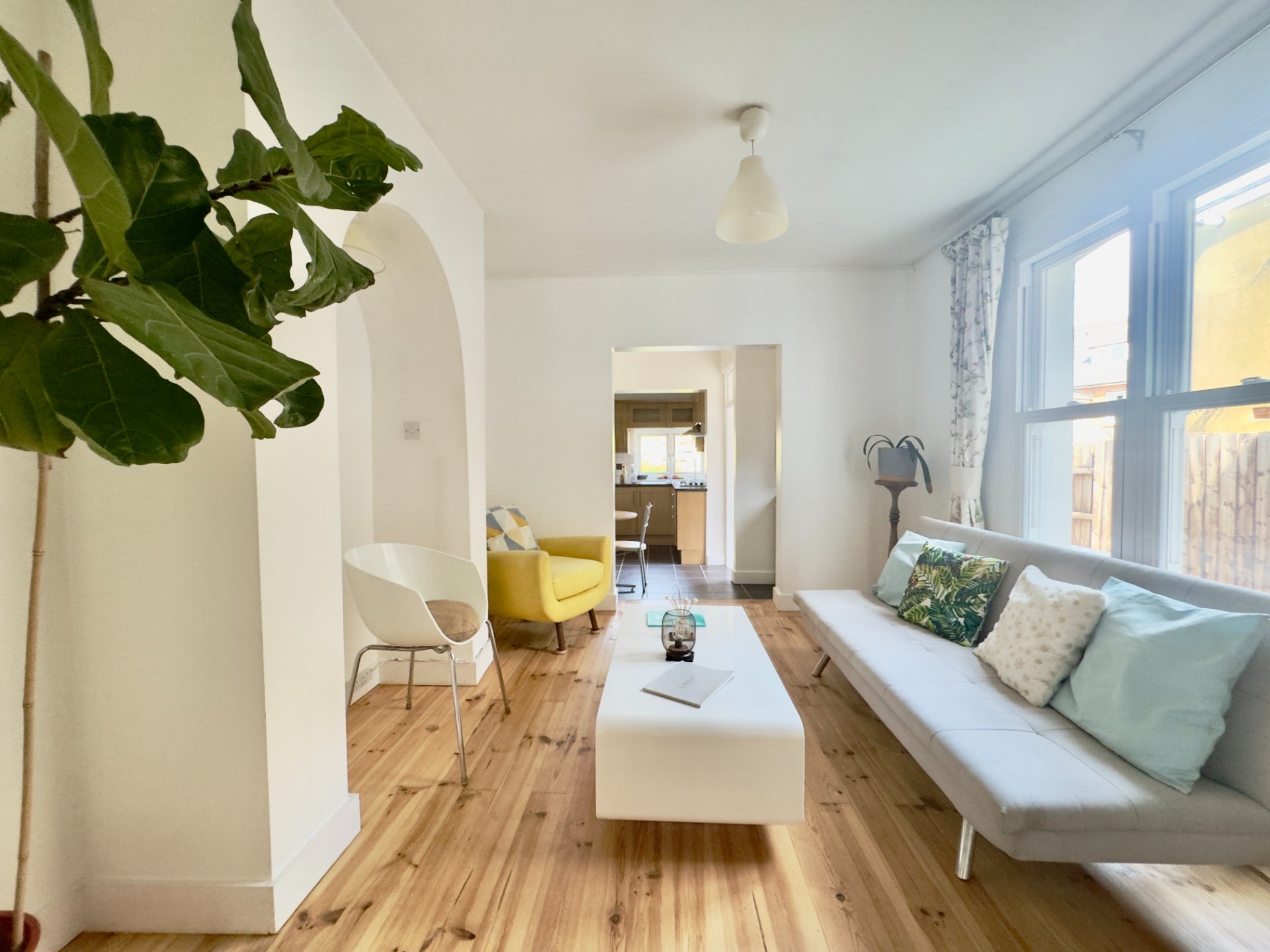Flat Walm Lane in Greater London