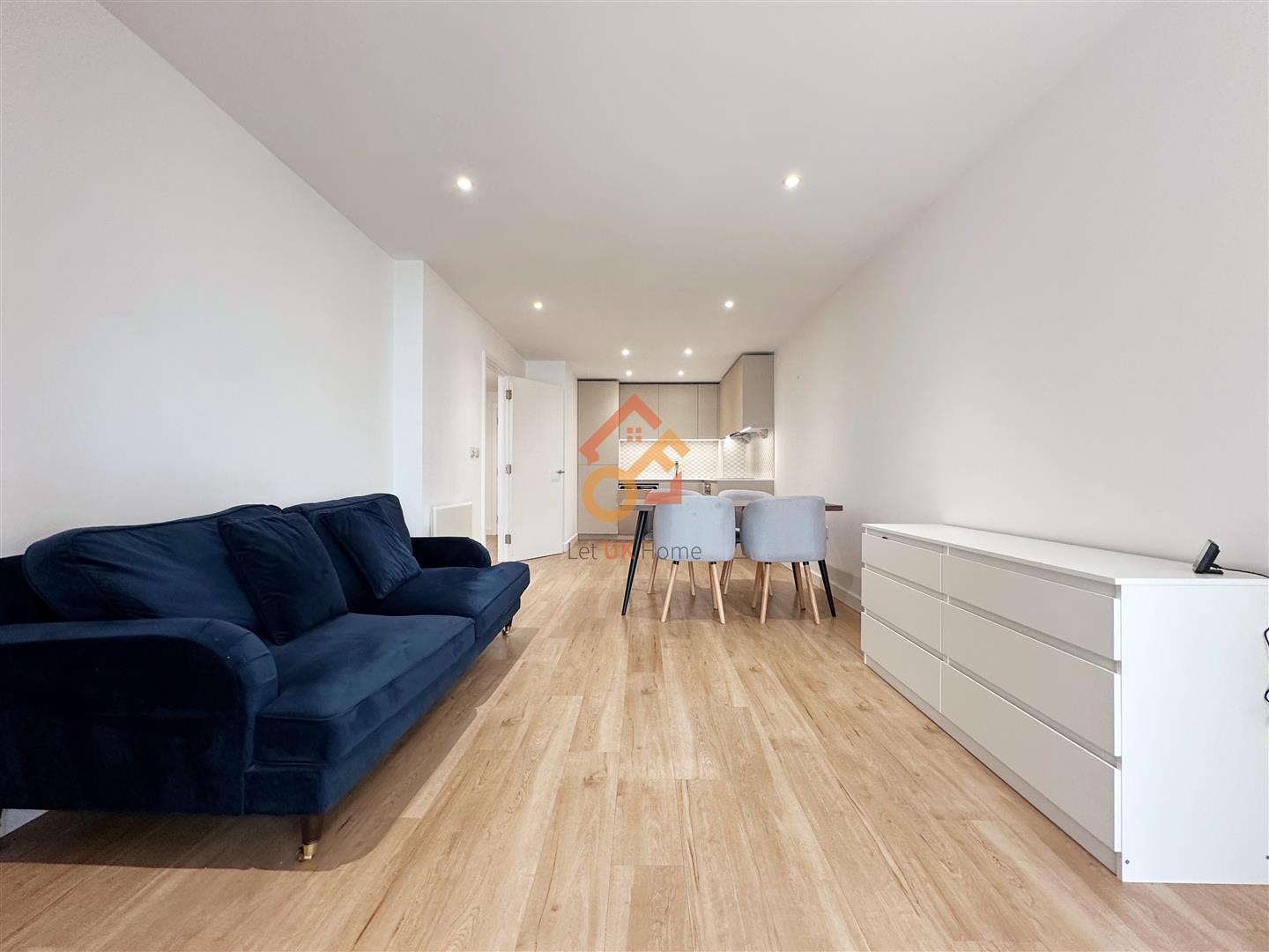 Flat Caversham Road in Greater London