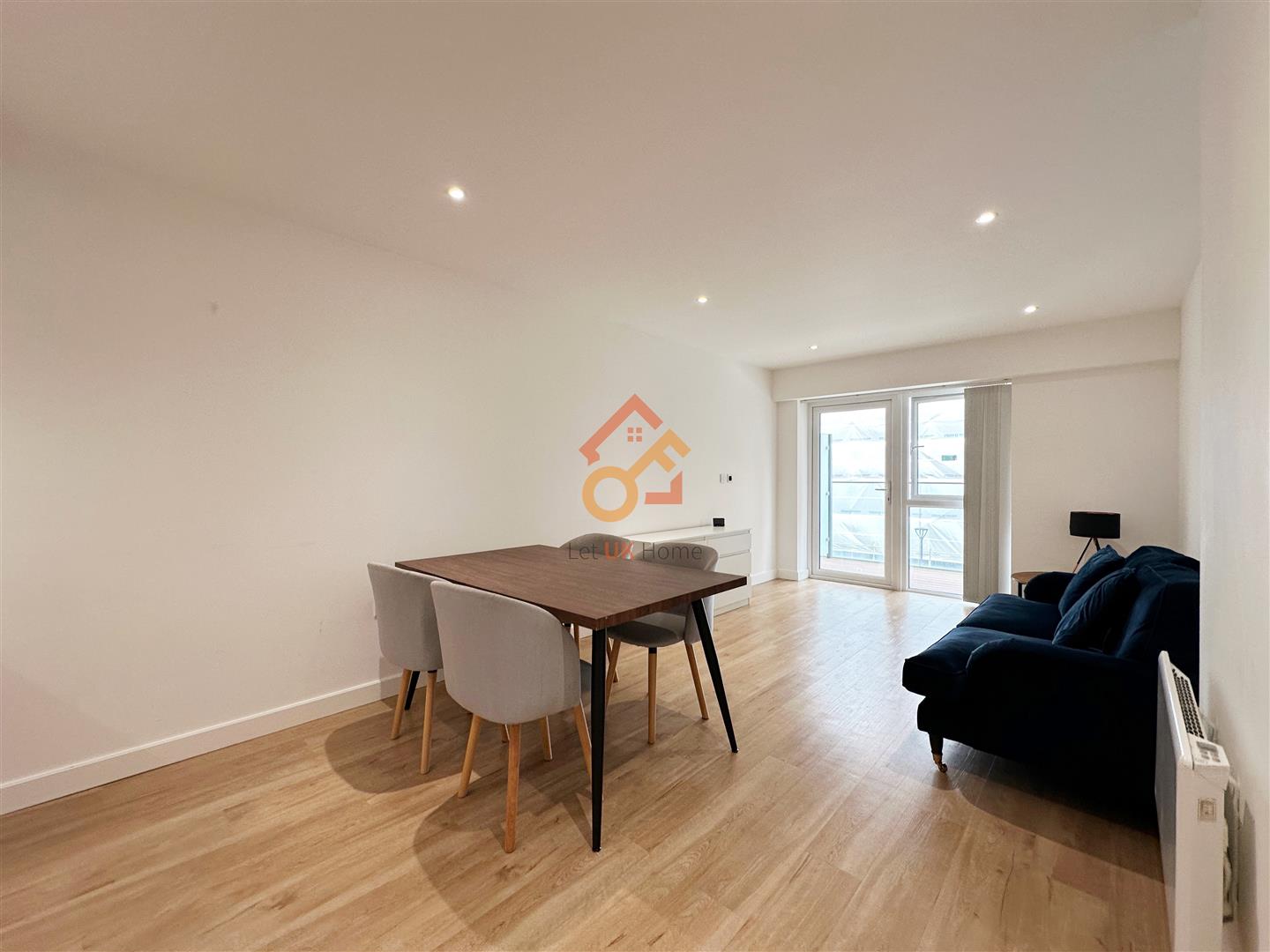 Flat Caversham Road in Greater London
