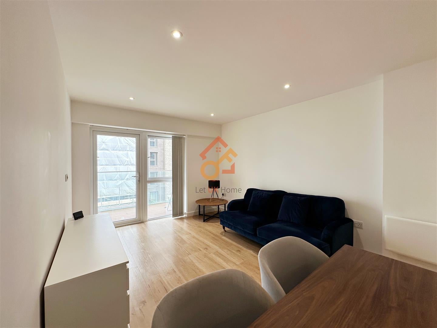 Flat Caversham Road in Greater London