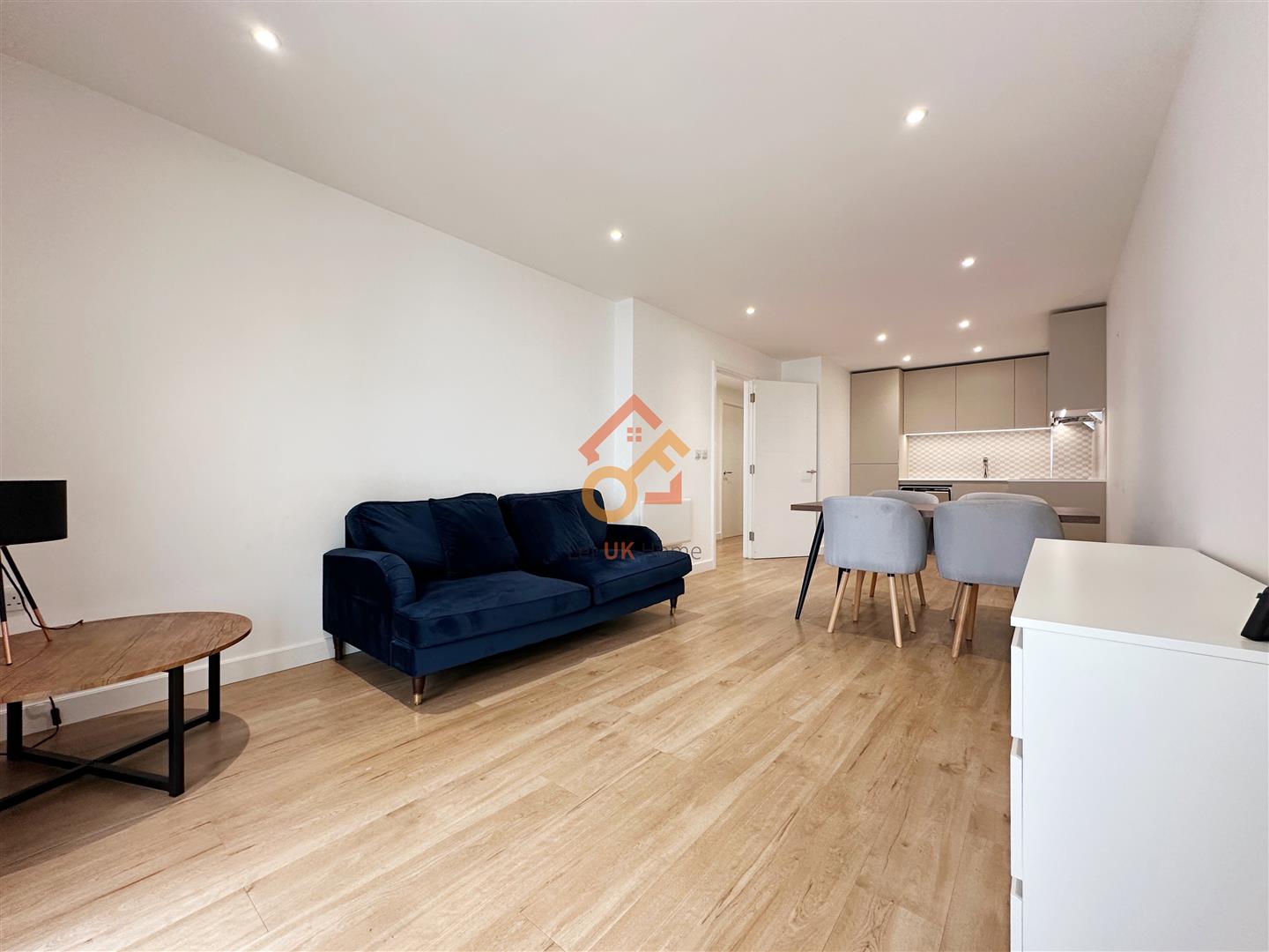Flat Caversham Road in Greater London