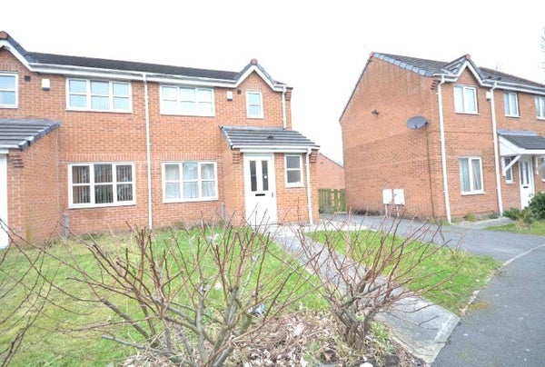 Flat Essington Drive in Manchester