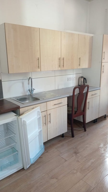 Room Brompton Court in Greater London