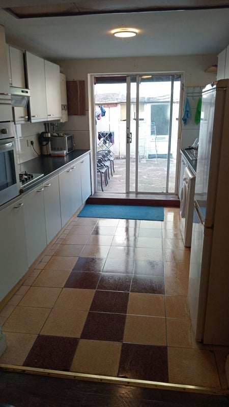 Room Brompton Court in Greater London