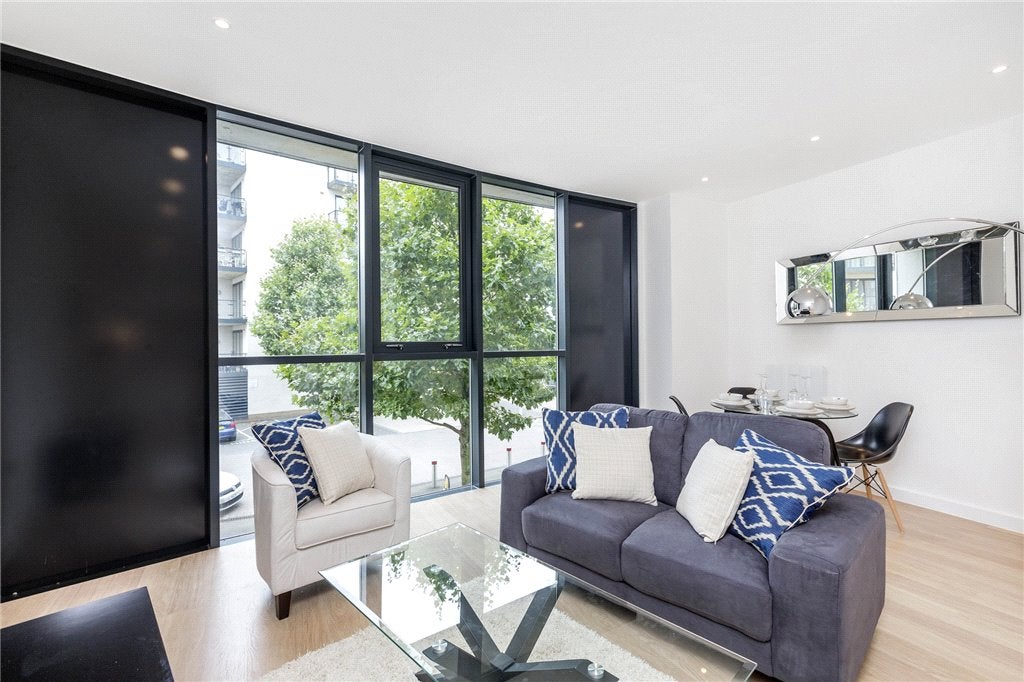 Flat Durnsford Road in Greater London