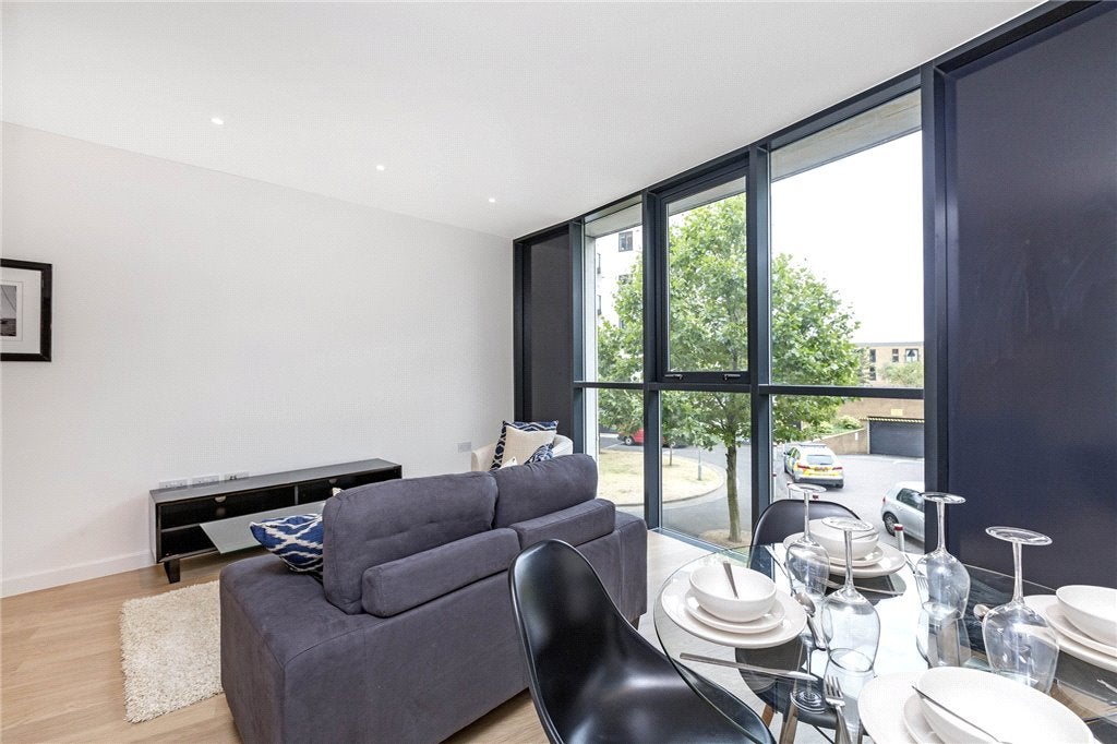 Flat Durnsford Road in Greater London