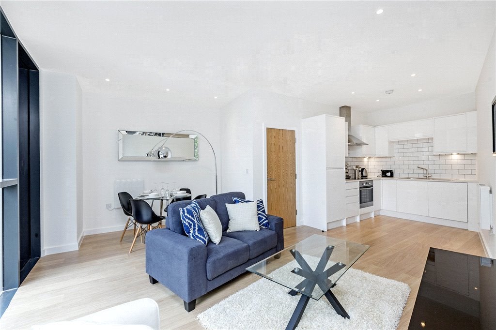 Flat Durnsford Road in Greater London
