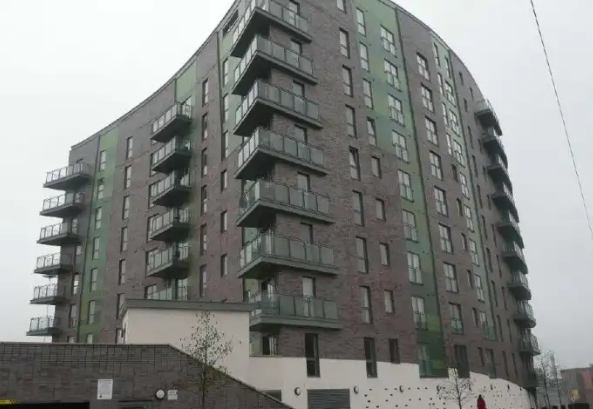 Flat Cross Green Lane in Leeds