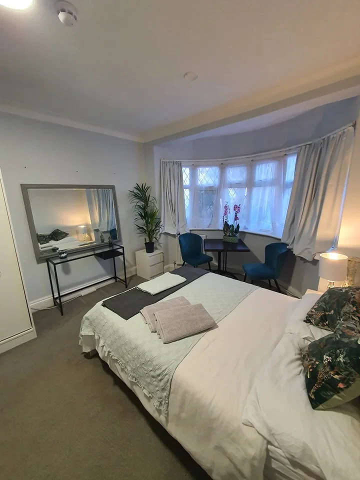 Flat Whitchurch Lane in Greater London