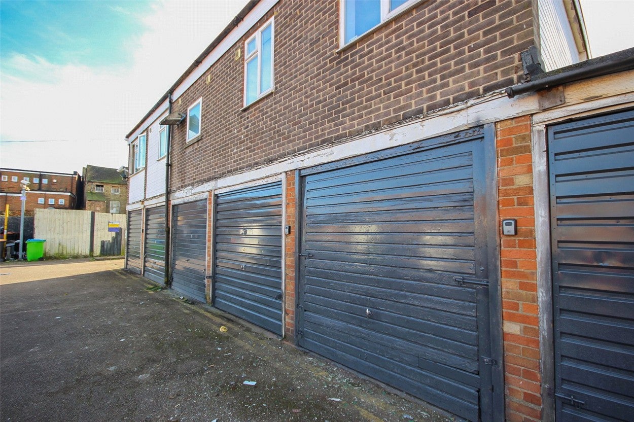 Flat Priory Street in Bedford