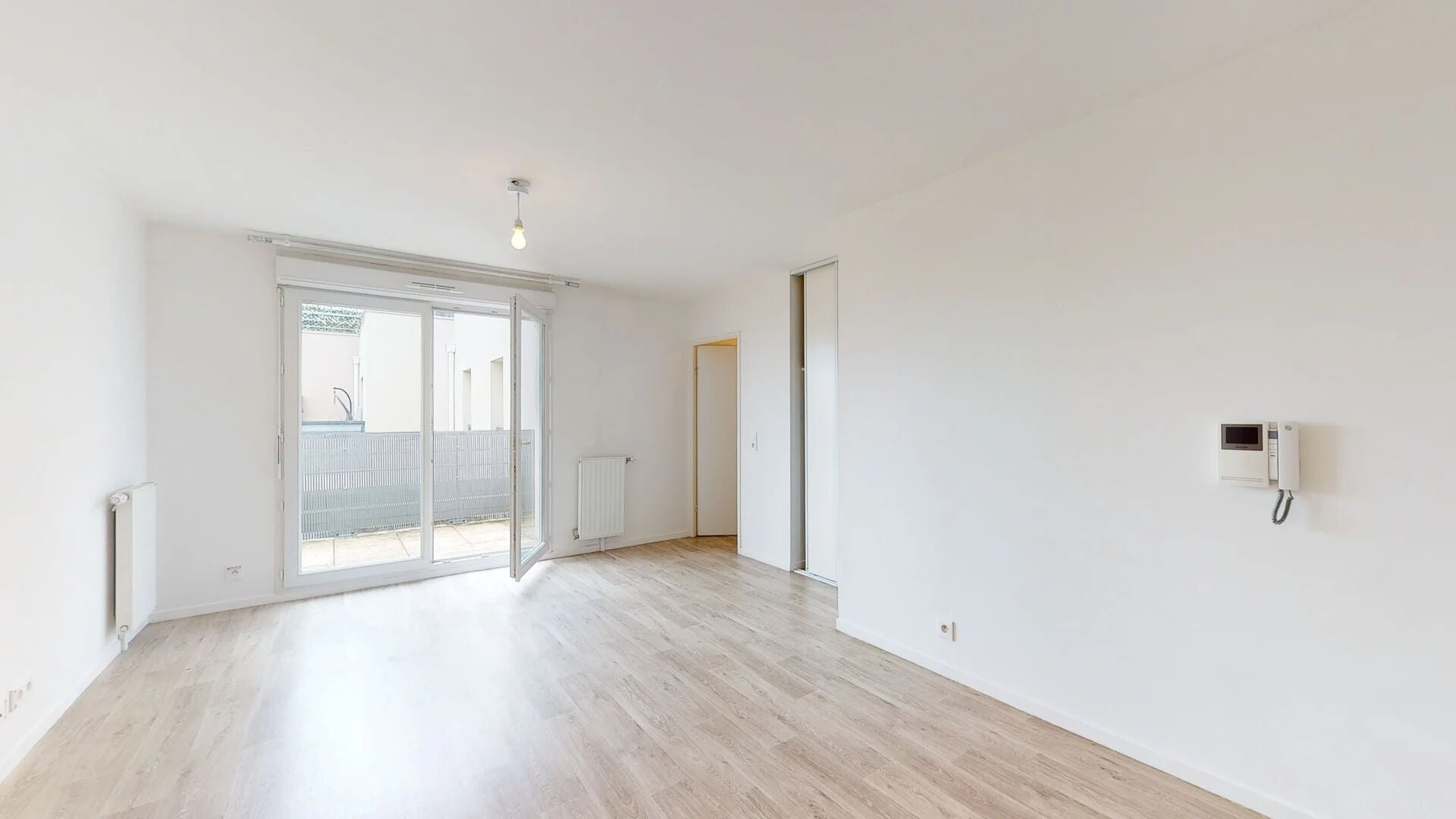 Flat Rue Colette Besson in Morangis