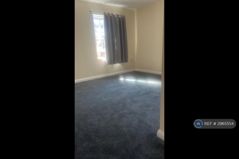 Flat Bellfield Road in High Wycombe