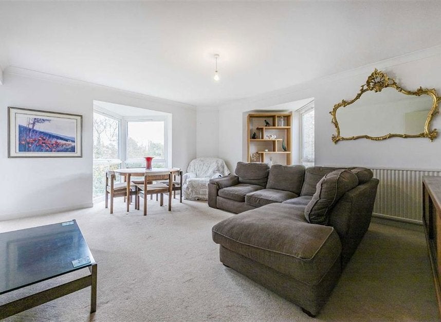 Flat Twickenham Road in Greater London