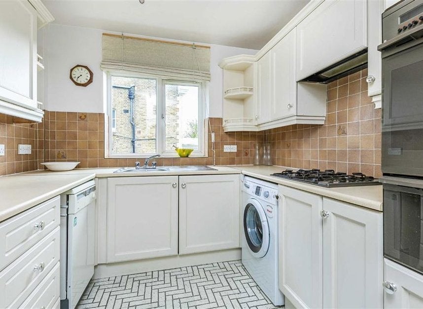 Flat Twickenham Road in Greater London
