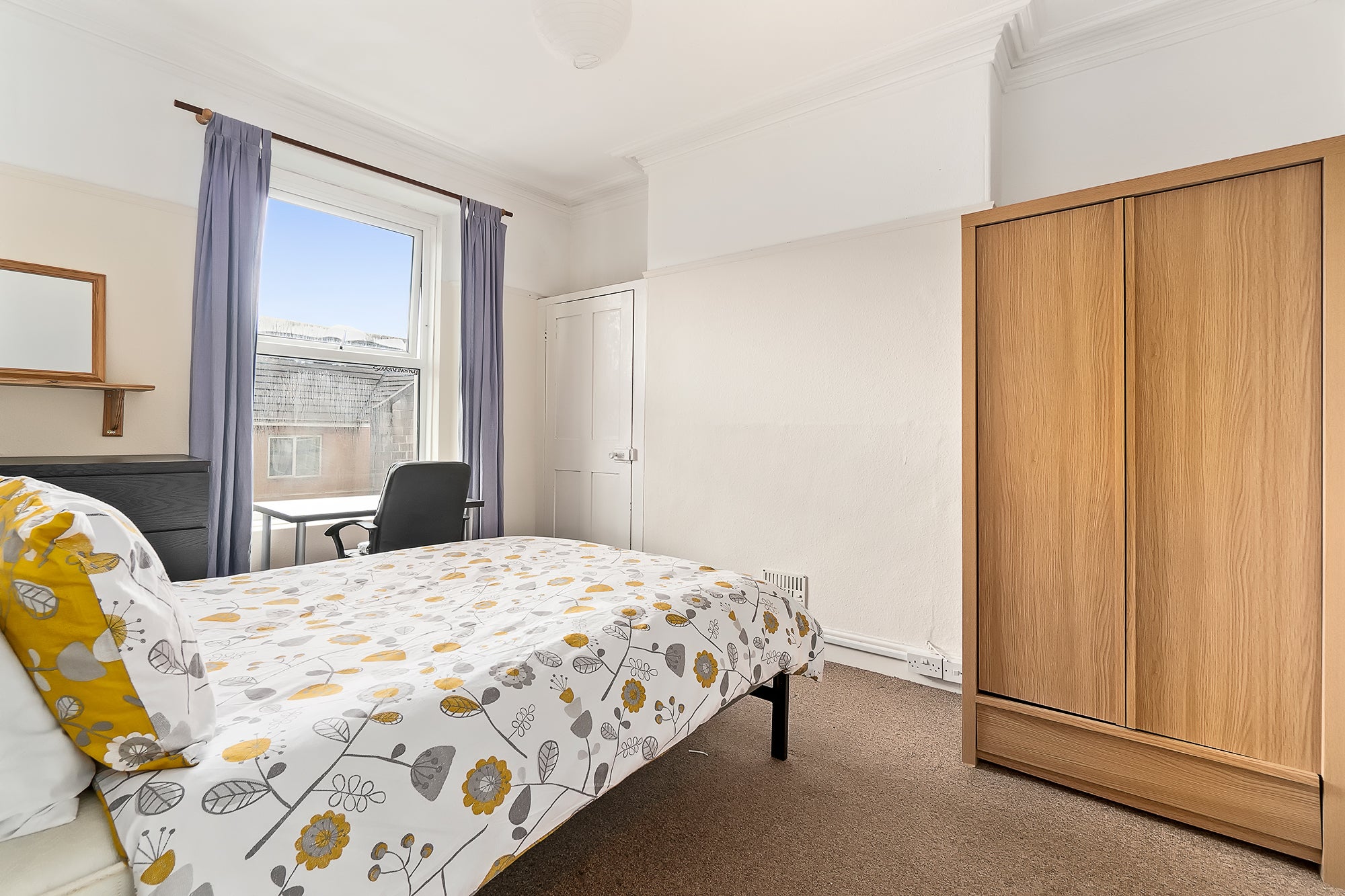 Room Clifton Place in Plymouth