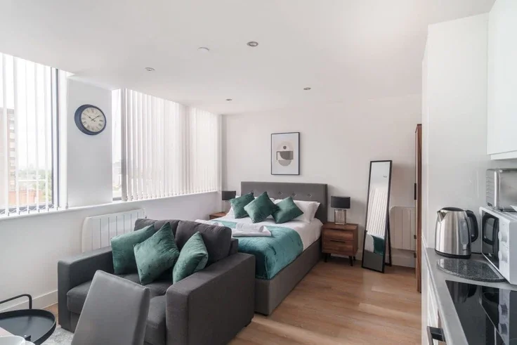 Flat Talbot Road in Trafford