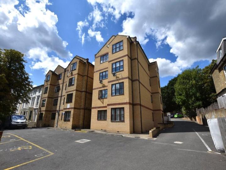 Flat Croydon Road in Greater London