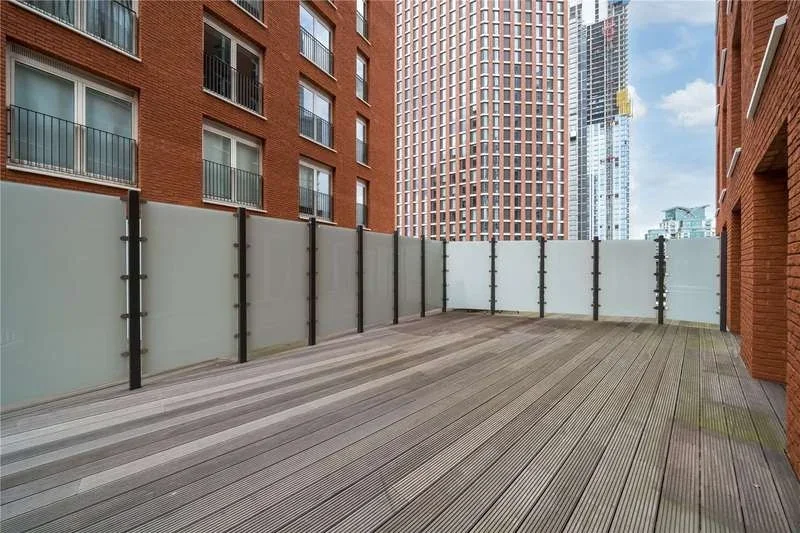 Flat Exchange Gardens in Greater London