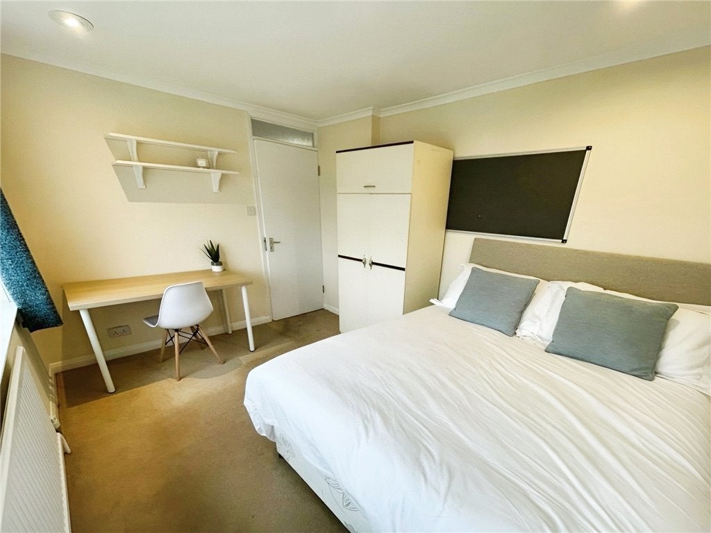 Flat Oakfields in Guildford