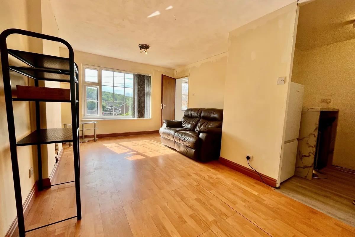 Flat Fieldway Avenue in Leeds