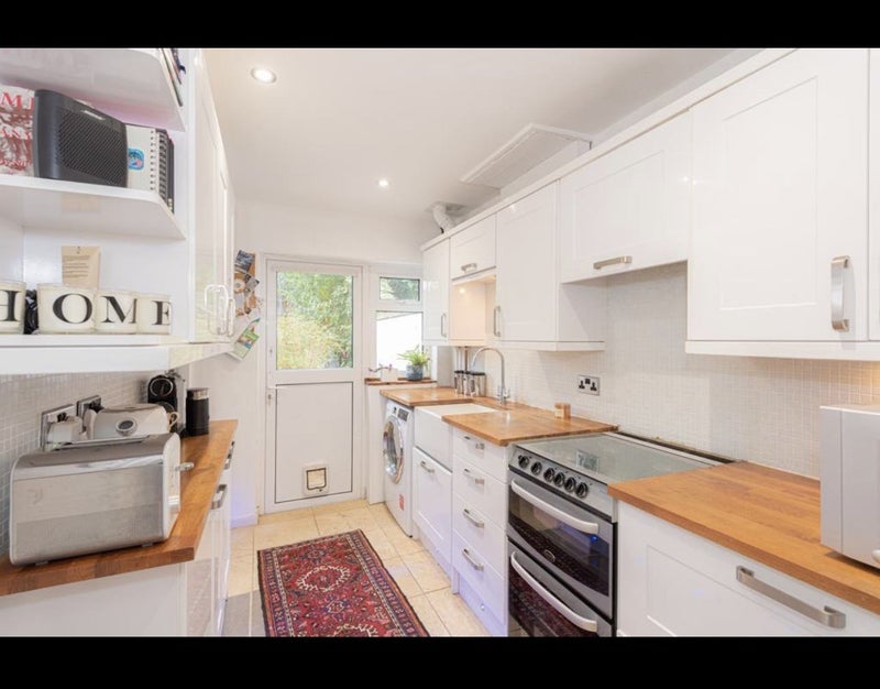 Flat Hempshaw Avenue in Reigate and Banstead