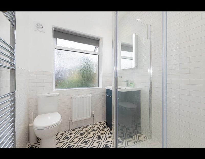 Flat Hempshaw Avenue in Reigate and Banstead