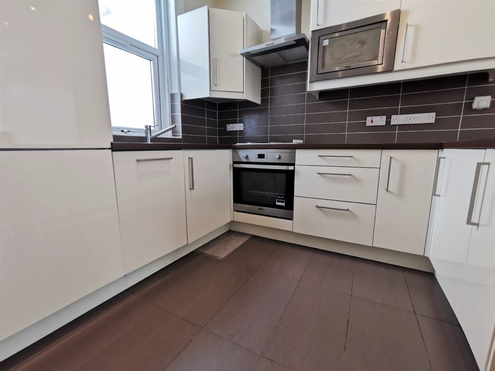 Flat Cleveland Street in Greater London