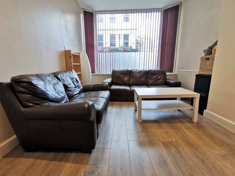 Flat Cleveland Street in Greater London