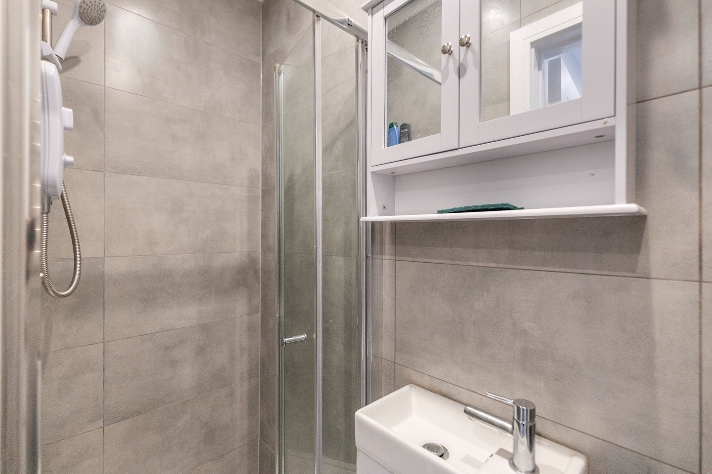 Room Hunters Grove in Greater London