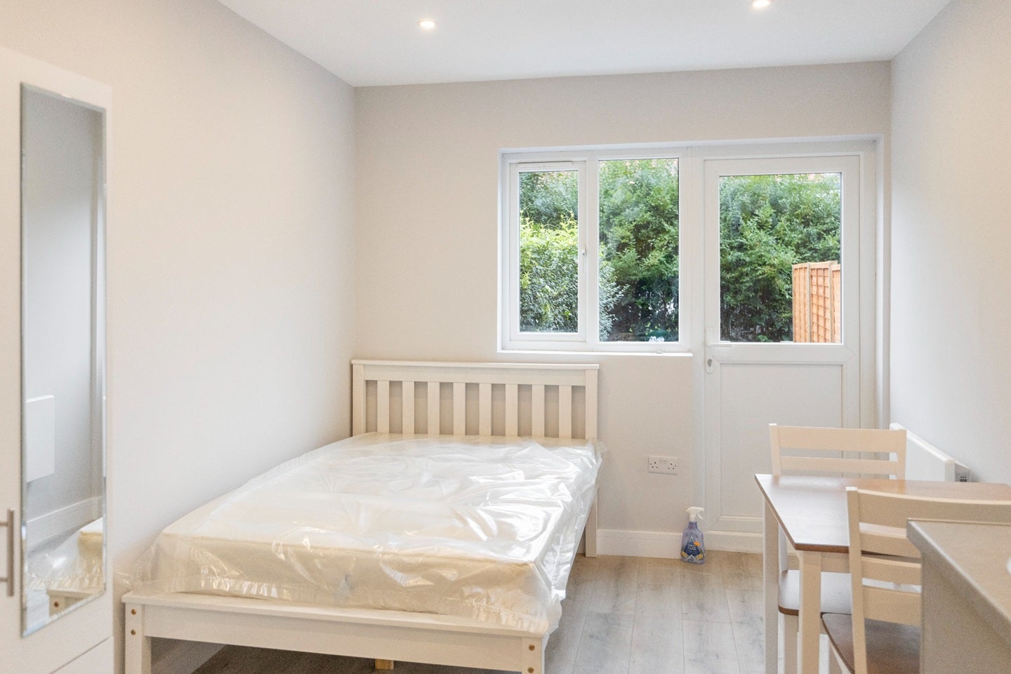 Room Hunters Grove in Greater London