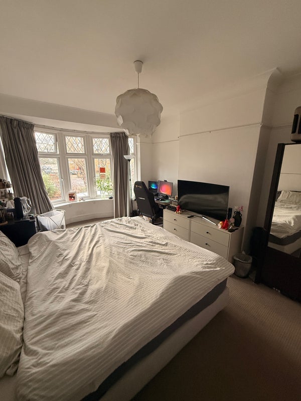 Room Priory Road in Greater London