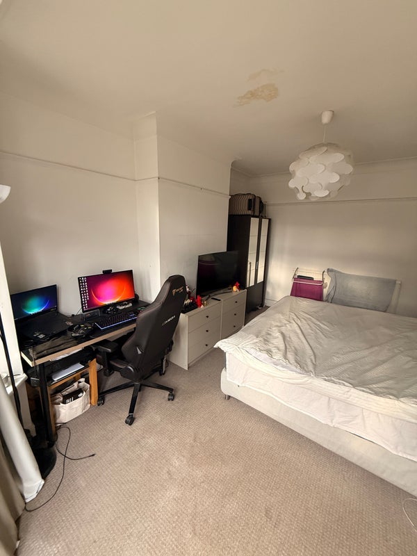 Room Priory Road in Greater London