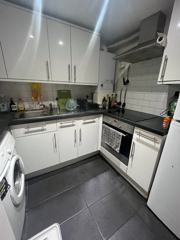 Room Kempthorne Road in Greater London