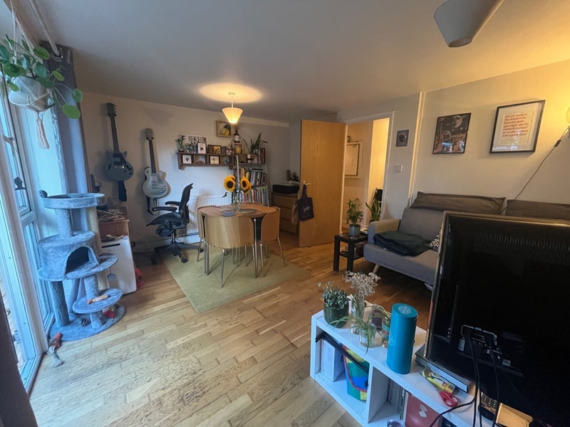 Room Kempthorne Road in Greater London