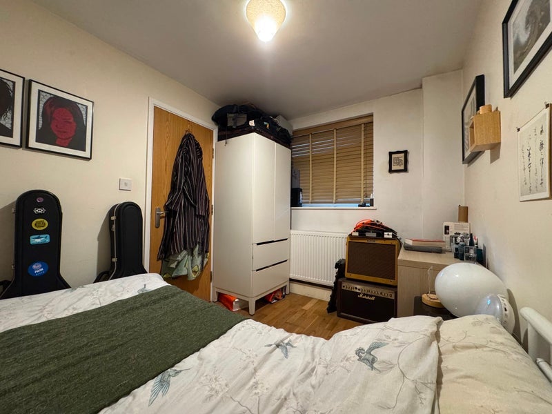 Room Kempthorne Road in Greater London