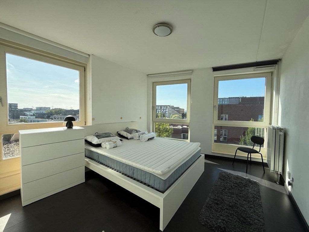 Woning te huur: Cas Oorthuyskade, Amsterdam