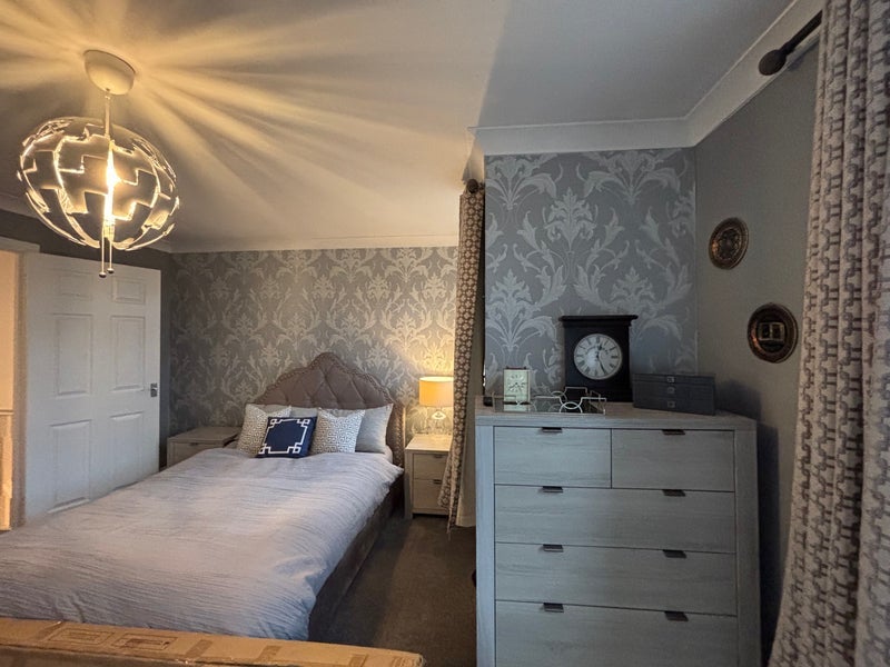 Room Tinsley Lane in Crawley