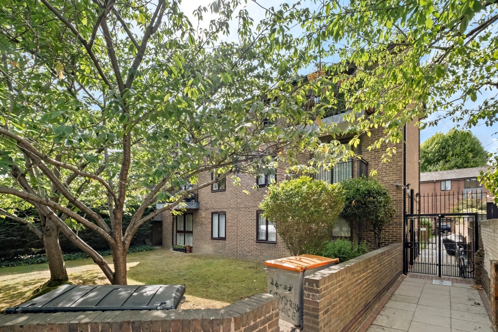 Flat Condray Place in Greater London
