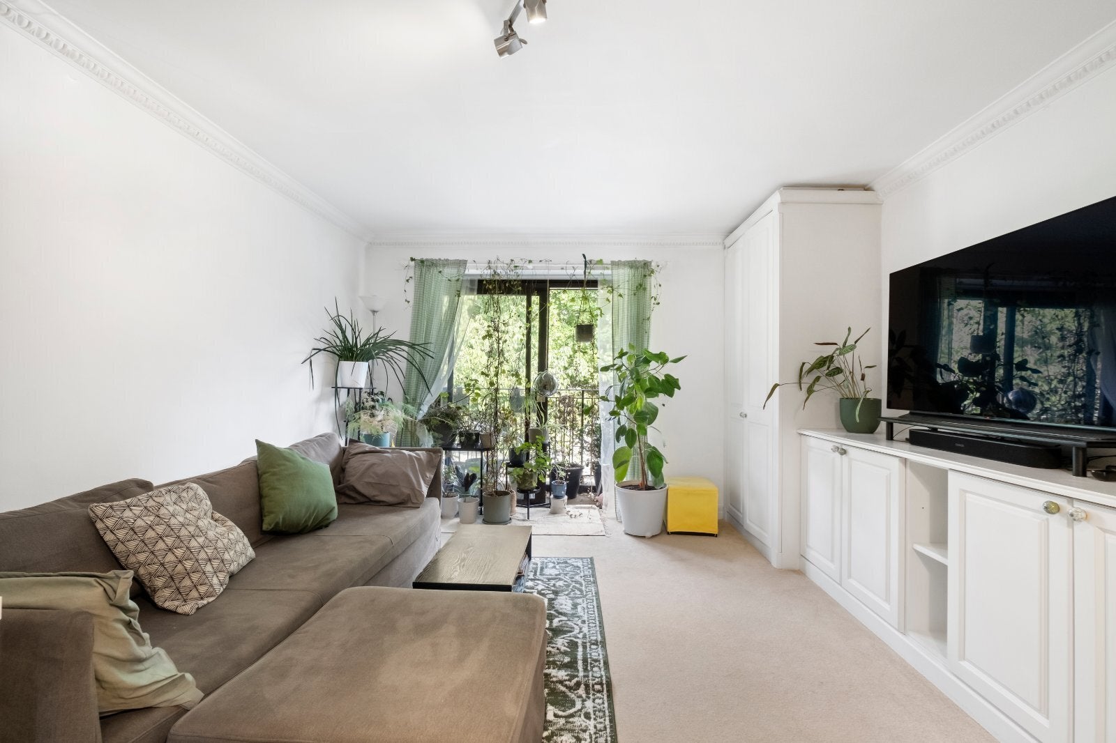 Flat Condray Place in Greater London