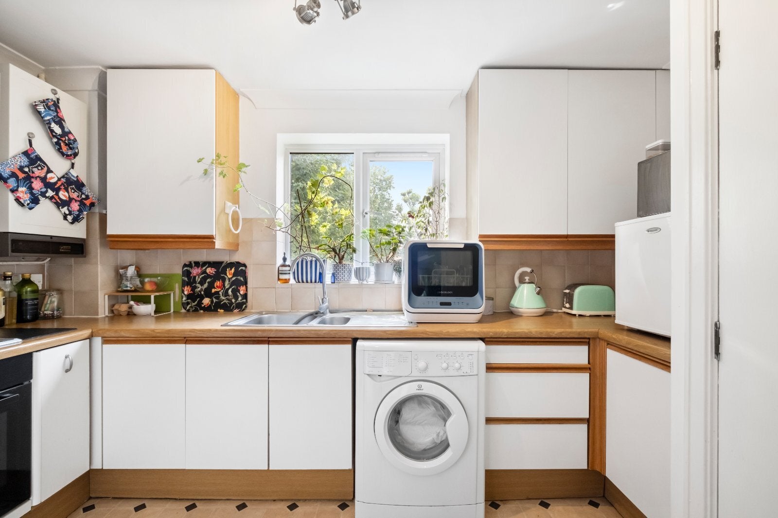 Flat Condray Place in Greater London