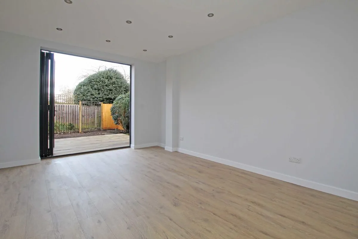 Flat Kingston Road in Greater London