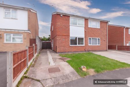 House Pinewood Avenue in Charnwood