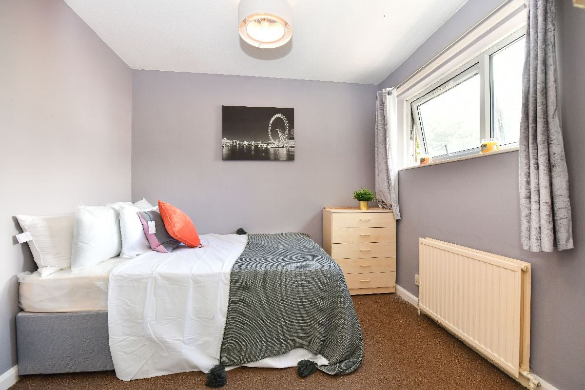 Room Amhurst Road in Greater London