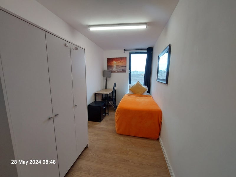 Room Upper North Street in Greater London