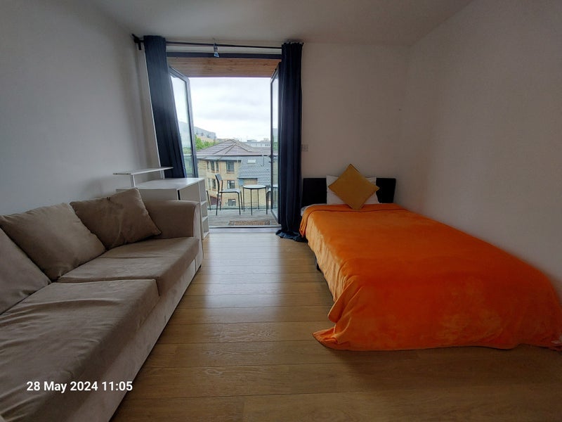 Room Upper North Street in Greater London