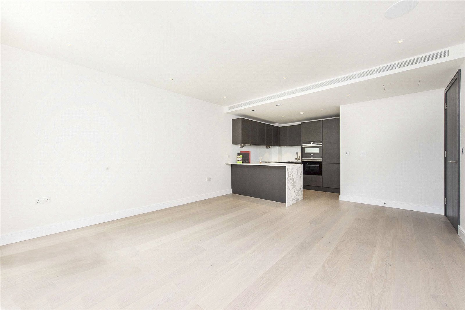 Flat Thurstan Street in Greater London
