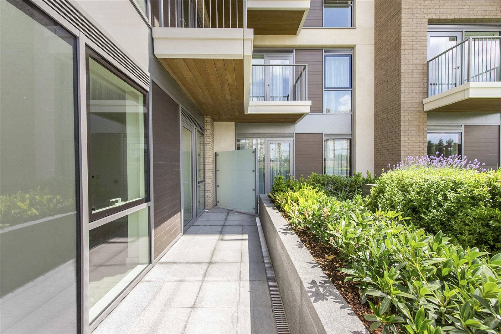 Flat Thurstan Street in Greater London