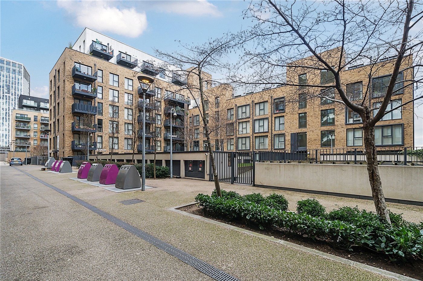 Flat Bolinder Way in Greater London