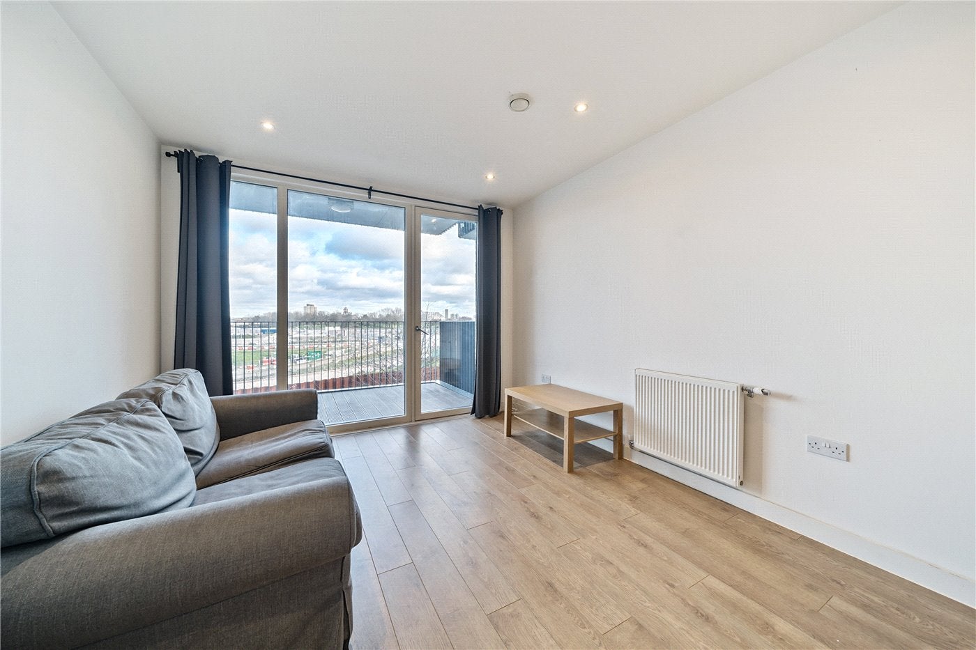 Flat Bolinder Way in Greater London