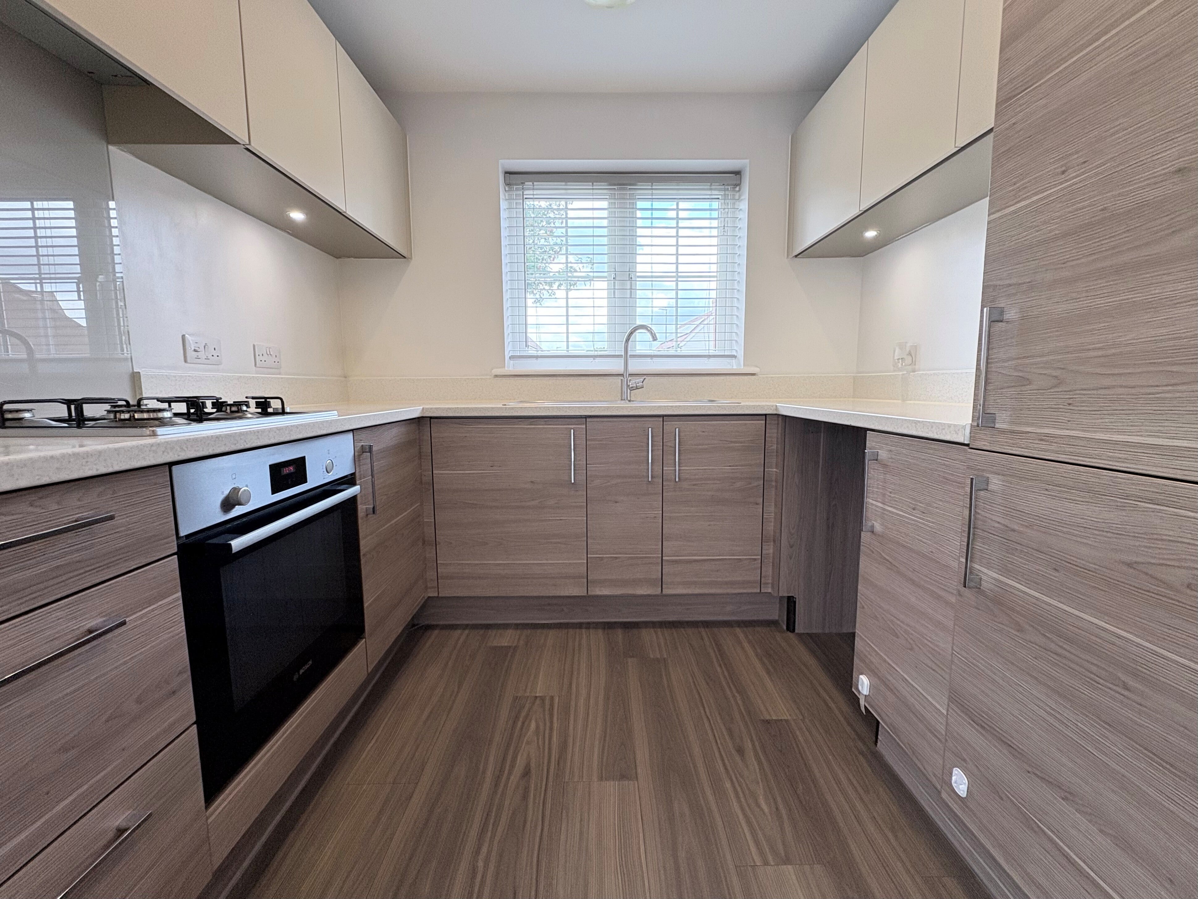 Flat Pipin Cresent in Ashford